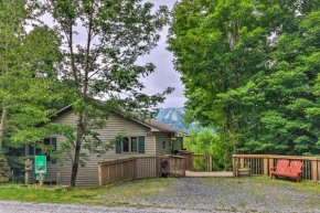 Warm Wooded Cabin with 2-Story Deck and Mountain View!